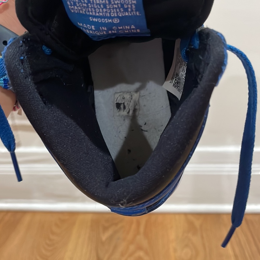 Navy blue airJordans hightop worn once not creased these are bought from StockX - Picture 5 of 8